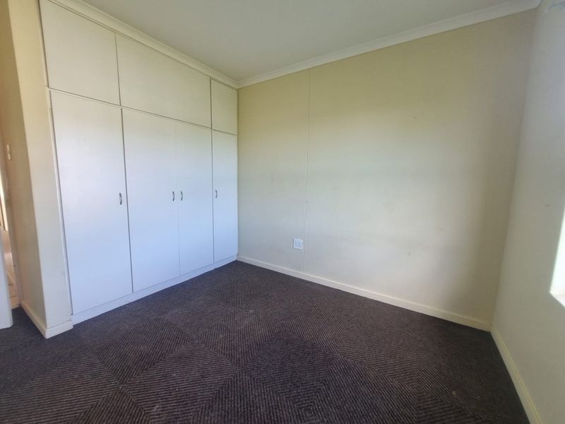 Spacious 2-Bedroom Apartment with Scenic Views – Prime Location - Photo 9