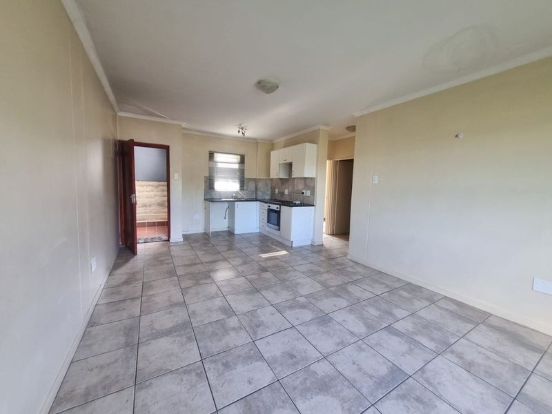 Spacious 2-Bedroom Apartment with Scenic Views – Prime Location - Photo 8