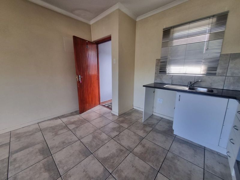 Spacious 2-Bedroom Apartment with Scenic Views – Prime Location - Photo 7