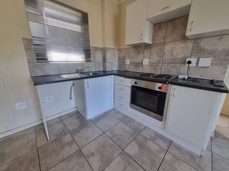 Spacious 2-Bedroom Apartment with Scenic Views – Prime Location - Photo 6