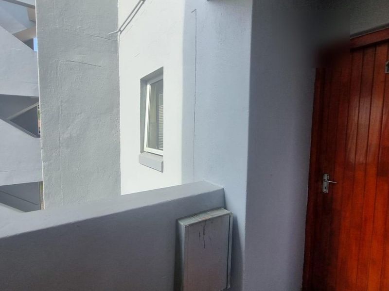 Spacious 2-Bedroom Apartment with Scenic Views – Prime Location - Photo 4