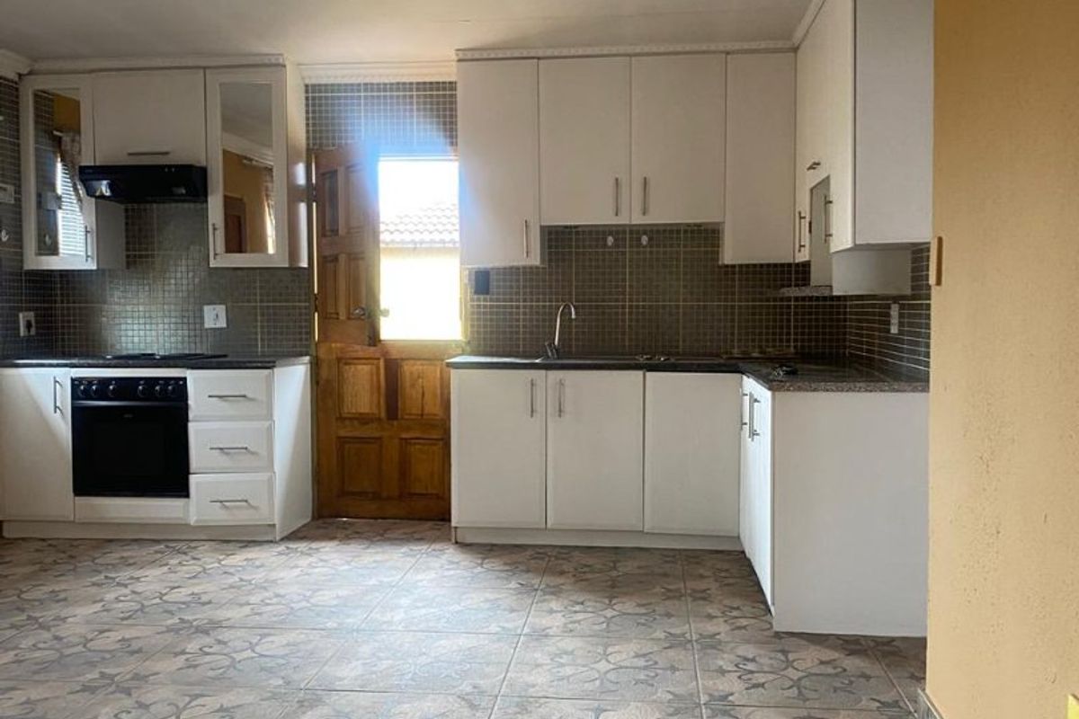 Charming 2-bedroom house for sale - Photo 5