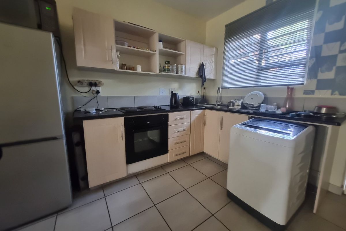 Spacious Ground Floor 2-Bedroom Apartment with Private Patio & Scenic Views - Photo 5