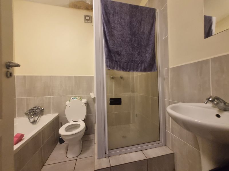 Spacious Ground Floor 2-Bedroom Apartment with Private Patio & Scenic Views - Photo 10