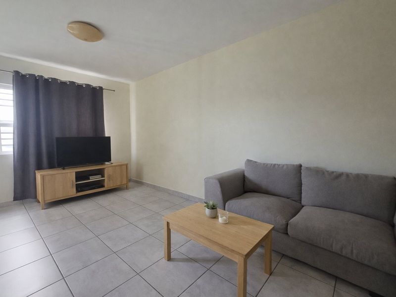 Spacious Ground Floor 2-Bedroom Apartment with Private Patio & Scenic Views - Photo 6