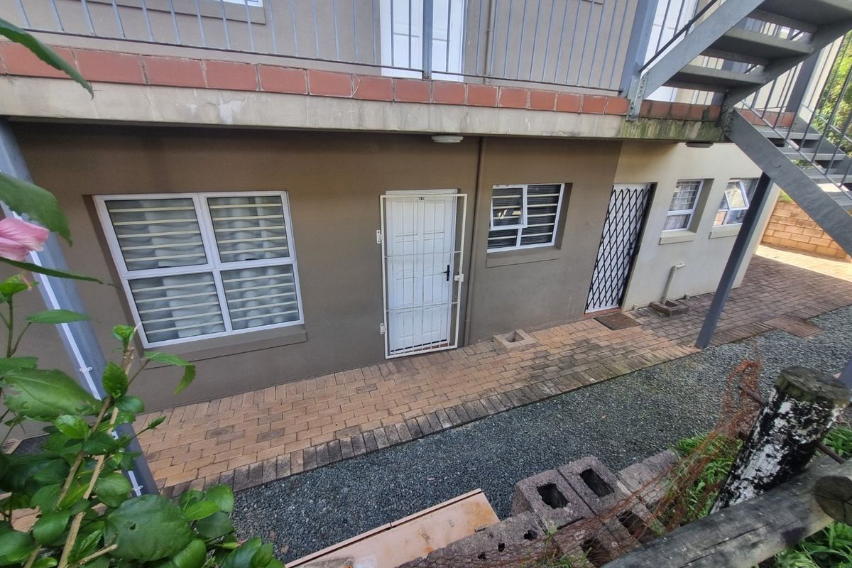 Spacious Ground Floor 2-Bedroom Apartment with Private Patio & Scenic Views - Photo 2