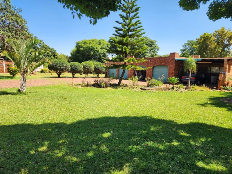 FOR SALE!  6 Bedroom Castle-Style Country Home with Pool  - Photo 7