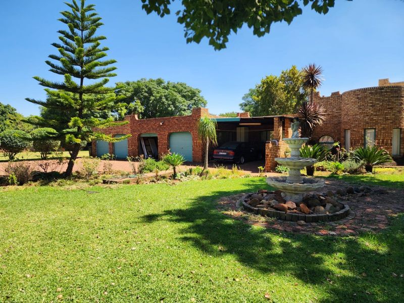 FOR SALE!  6 Bedroom Castle-Style Country Home with Pool  - Photo 9