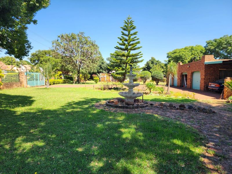 FOR SALE!  6 Bedroom Castle-Style Country Home with Pool  - Photo 8