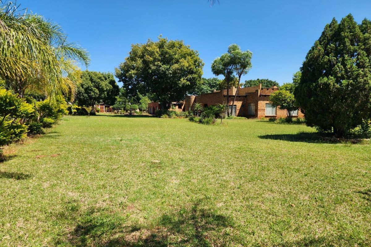 FOR SALE!  6 Bedroom Castle-Style Country Home with Pool  - Photo 4