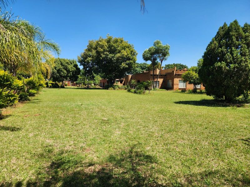 FOR SALE!  6 Bedroom Castle-Style Country Home with Pool  - Photo 4