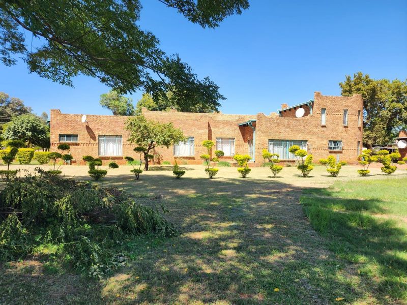 FOR SALE!  6 Bedroom Castle-Style Country Home with Pool  - Photo 2