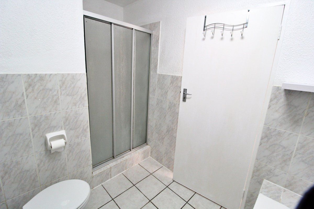 Charming 2-Bedroom Townhouse with Panoramic Views - Photo 2