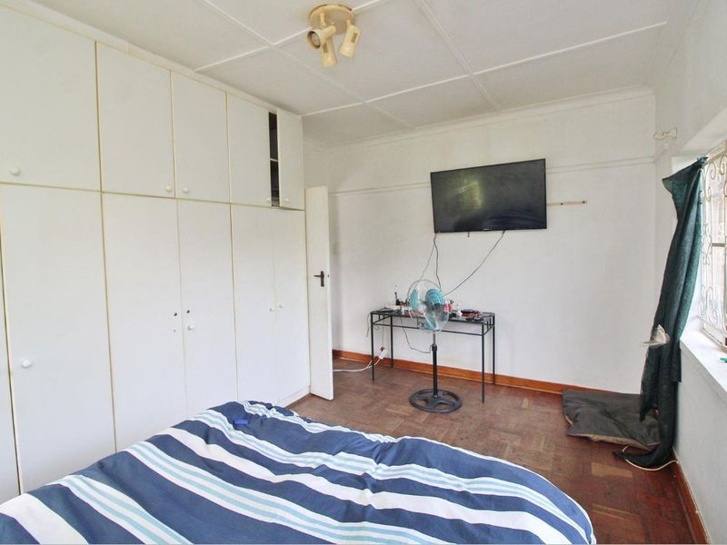 3 Bedroom House Plus a Cottage on 1215 sqm. - Photo 10