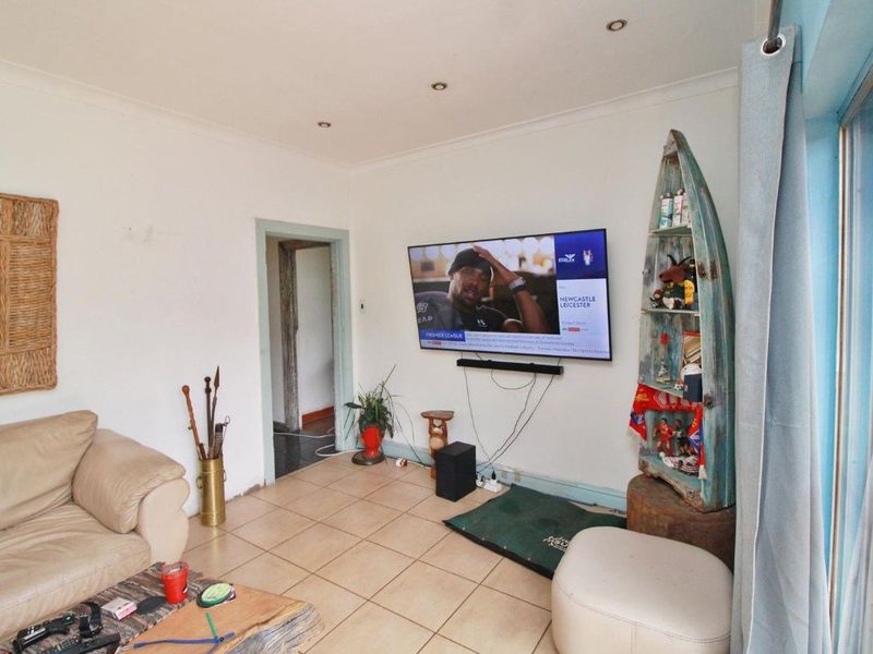 3 Bedroom House Plus a Cottage on 1215 sqm. - Photo 8