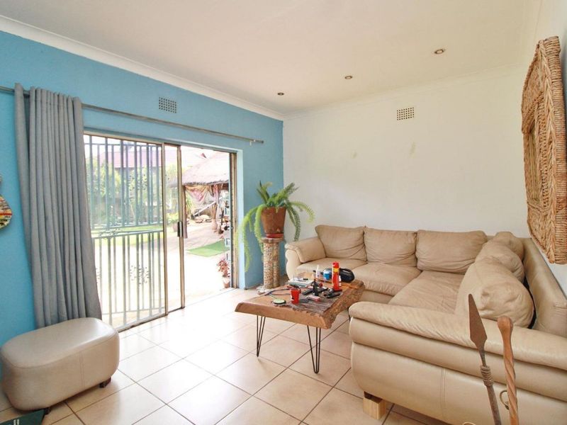 3 Bedroom House Plus a Cottage on 1215 sqm. - Photo 7