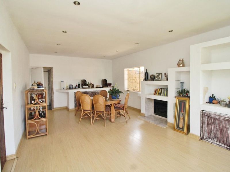 3 Bedroom House Plus a Cottage on 1215 sqm. - Photo 3