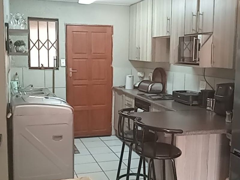 Beautiful 2-Bedroom Apartment for Sale - Photo 4