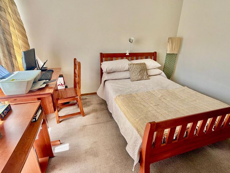 Beautiful 3-Bedroom Family Home with Pool in Prime Location - Photo 9