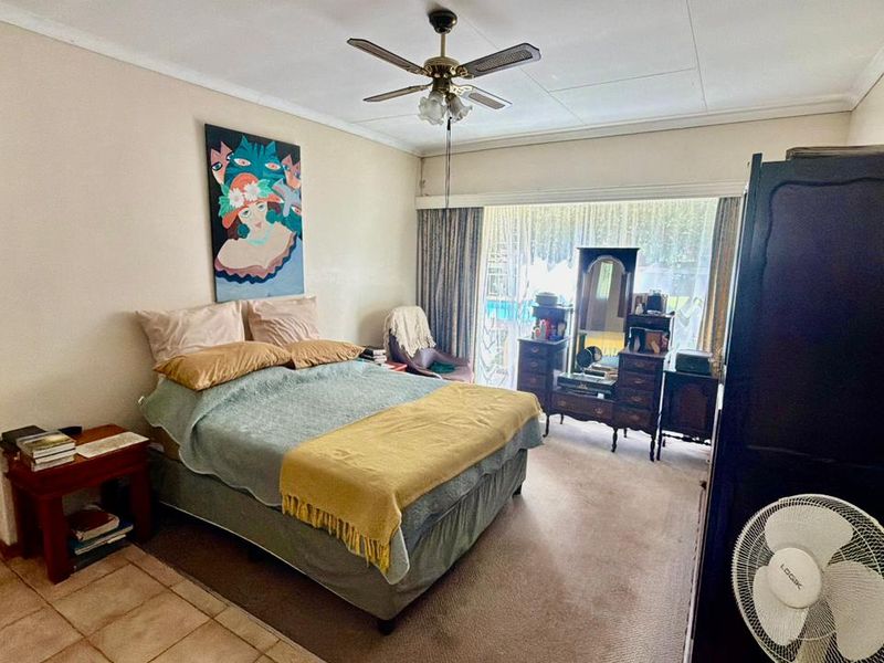 Beautiful 3-Bedroom Family Home with Pool in Prime Location - Photo 6