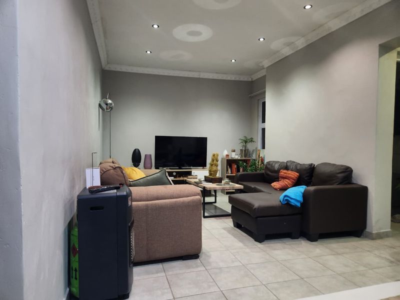 Fully Furnished Cottage In South End - Photo 9