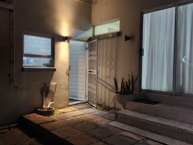 Fully Furnished Cottage In South End - Photo 1
