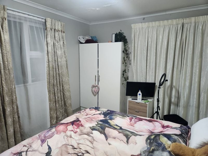 Fully Furnished Cottage In South End - Photo 4