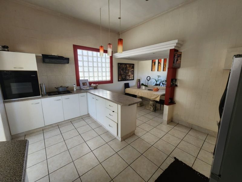 2 Bedroom House For Rent In South End - Photo 4