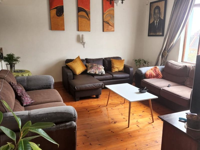 2 Bedroom House For Rent In South End - Photo 1
