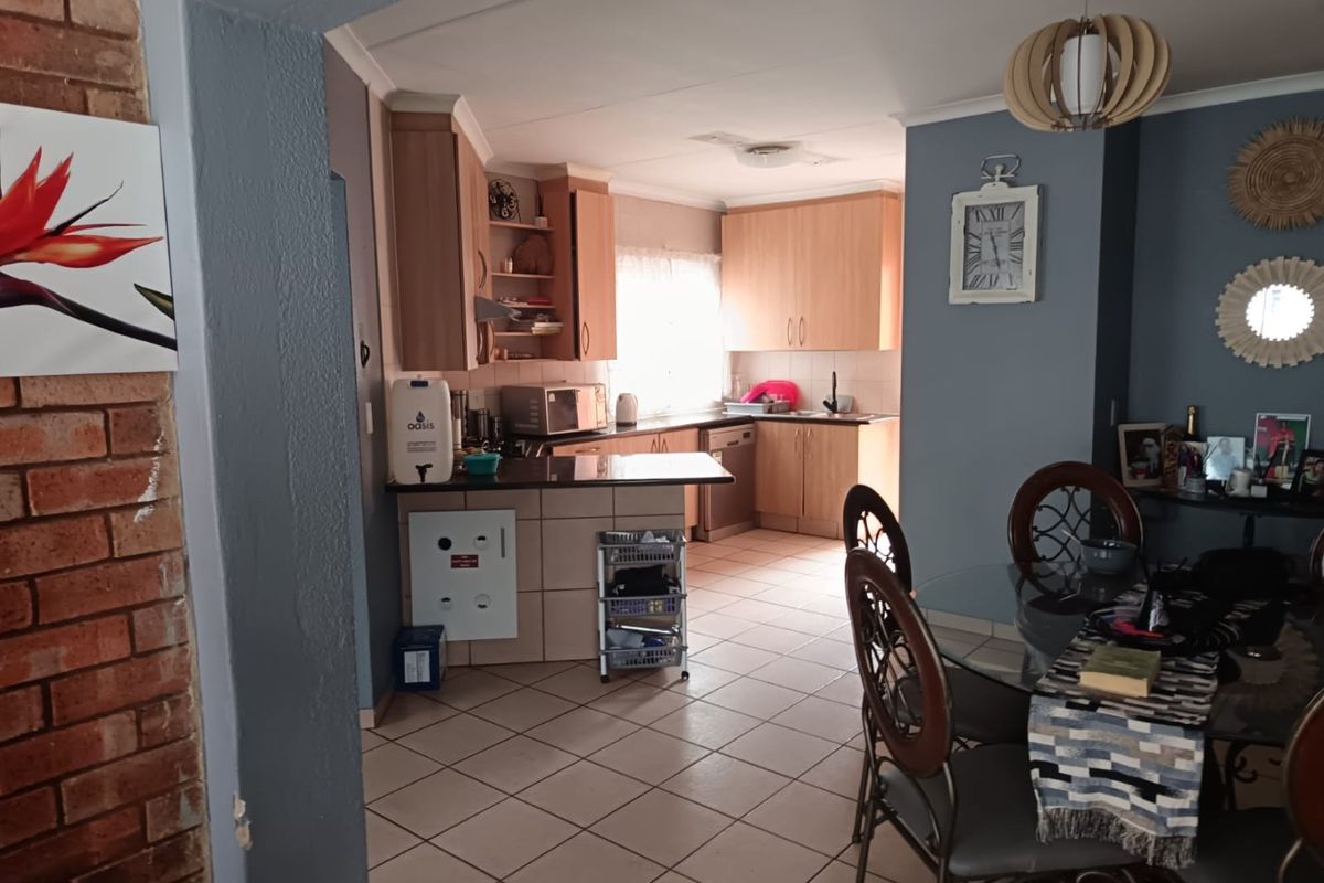 Spacious & Secure 3 Bedroom Townhouse – A Must See!  - Photo 5