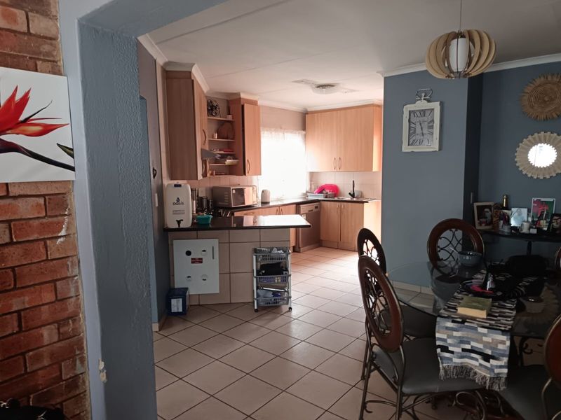 Spacious & Secure 3 Bedroom Townhouse – A Must See!  - Photo 5