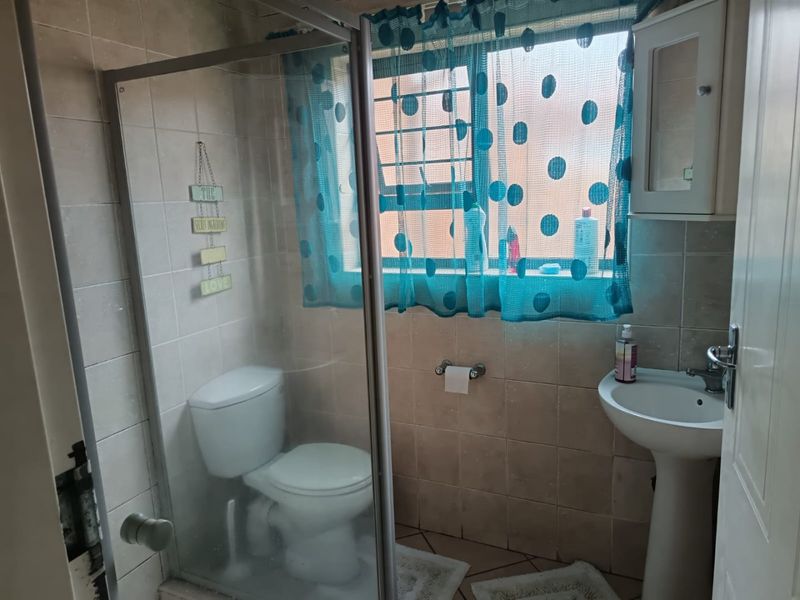 Spacious & Secure 3 Bedroom Townhouse – A Must See!  - Photo 9