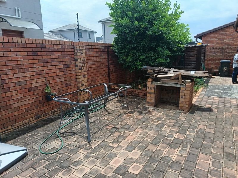 Spacious & Secure 3 Bedroom Townhouse – A Must See!  - Photo 10