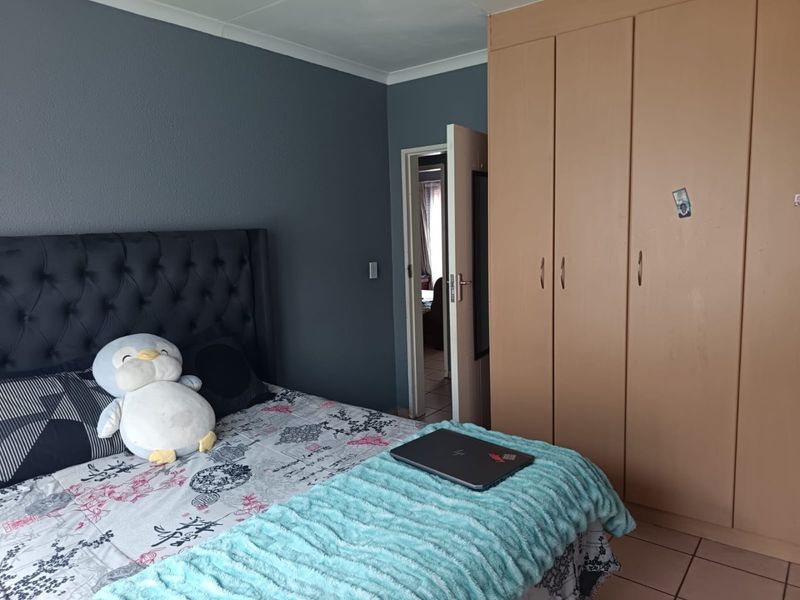 Spacious & Secure 3 Bedroom Townhouse – A Must See!  - Photo 6