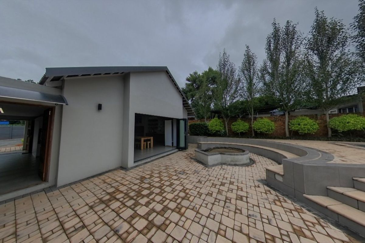 Luxury 4 Bedroom Home with Home Office To Rent in Waverley - Photo 3