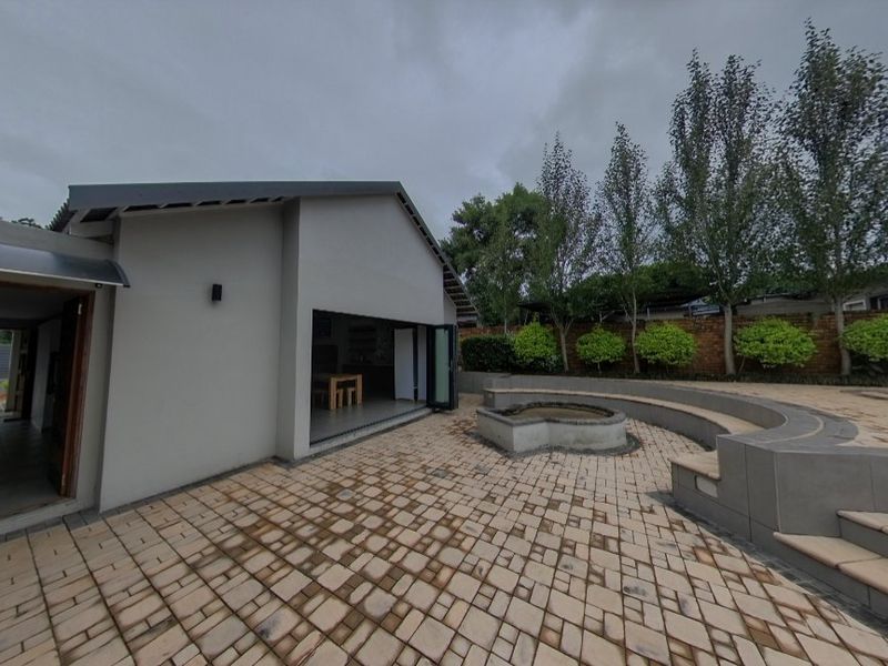 Luxury 4 Bedroom Home with Home Office To Rent in Waverley - Photo 3