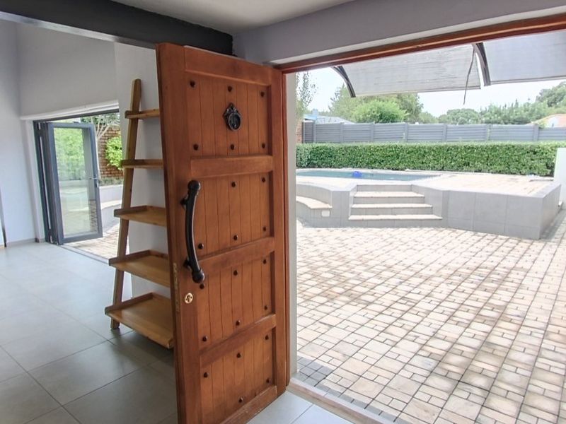 Luxury 4 Bedroom Home with Home Office To Rent in Waverley - Photo 6