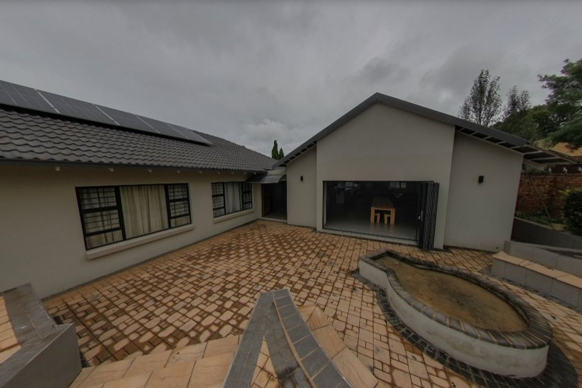 Luxury 4 Bedroom Home with Home Office To Rent in Waverley - Photo 5