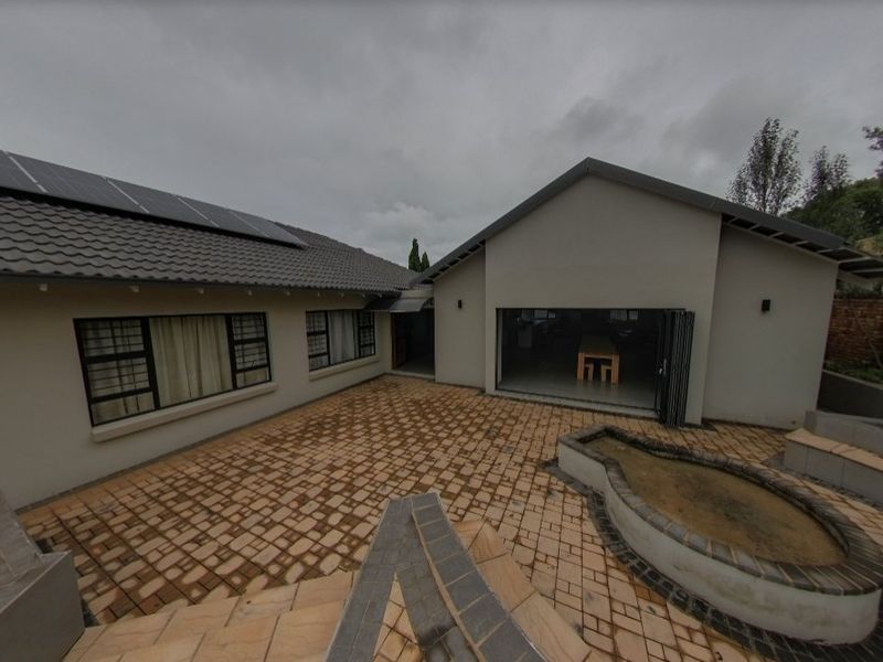 Luxury 4 Bedroom Home with Home Office To Rent in Waverley - Photo 5