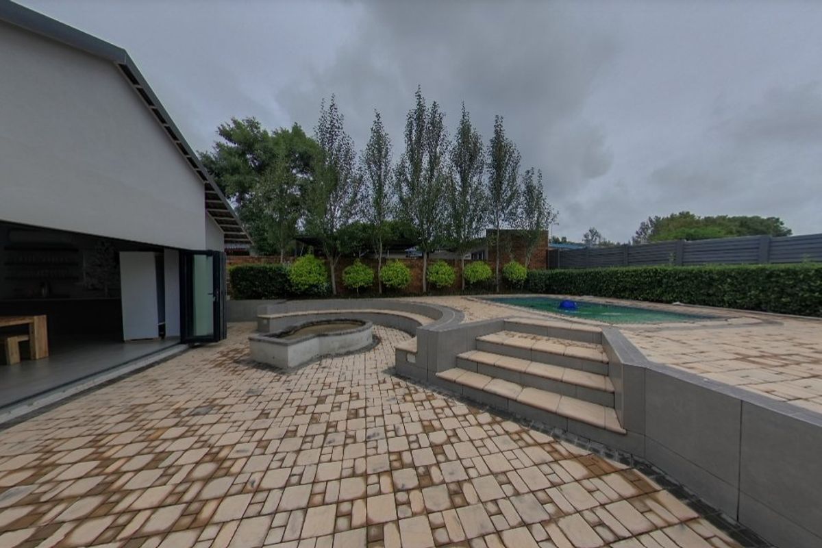 Luxury 4 Bedroom Home with Home Office To Rent in Waverley - Photo 2