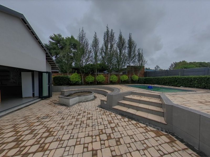 Luxury 4 Bedroom Home with Home Office To Rent in Waverley - Photo 2