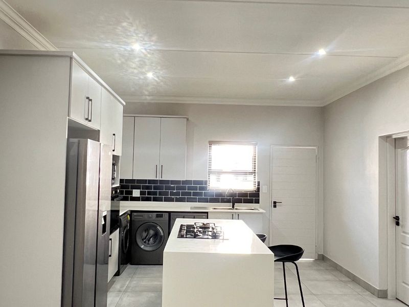 2 Bedroom Apartment/Flat to Rent in Brynston - Photo 3