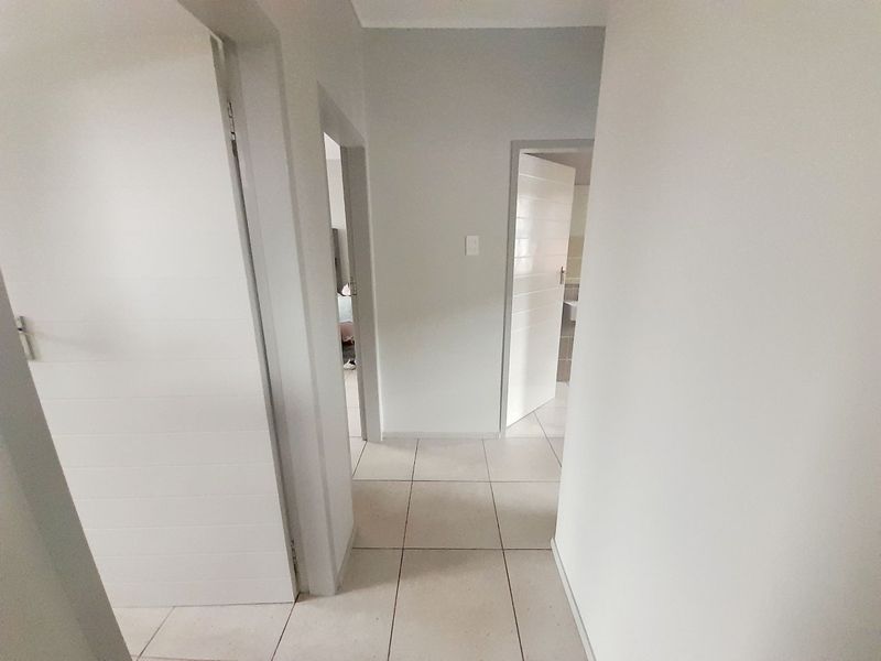 Modern Luxury Double-Storey Home in Secure Estate - Photo 9