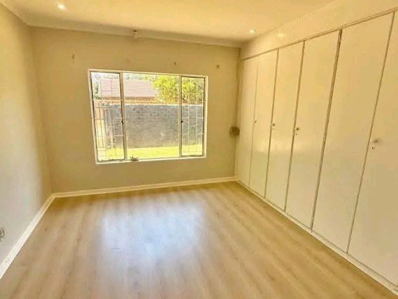 Beautiful 3 bedroom property in Montana Doornpoort for salr - Photo 8