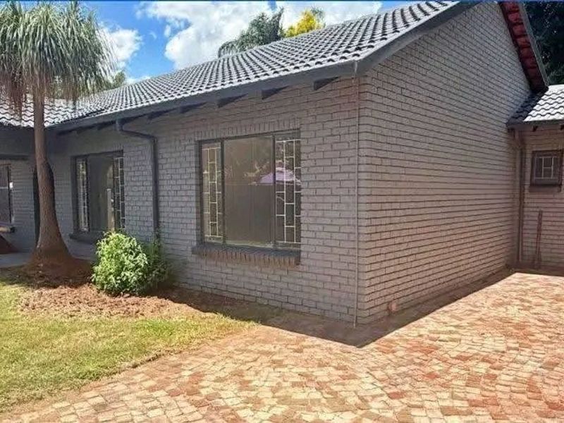Beautiful 3 bedroom property in Montana Doornpoort for salr - Photo 7