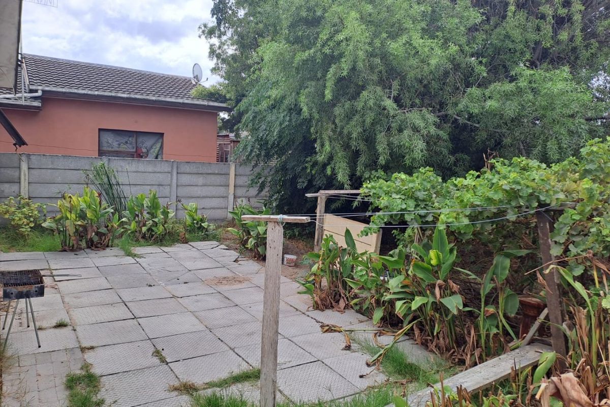 This cozy family home is a great way to start - Photo 4