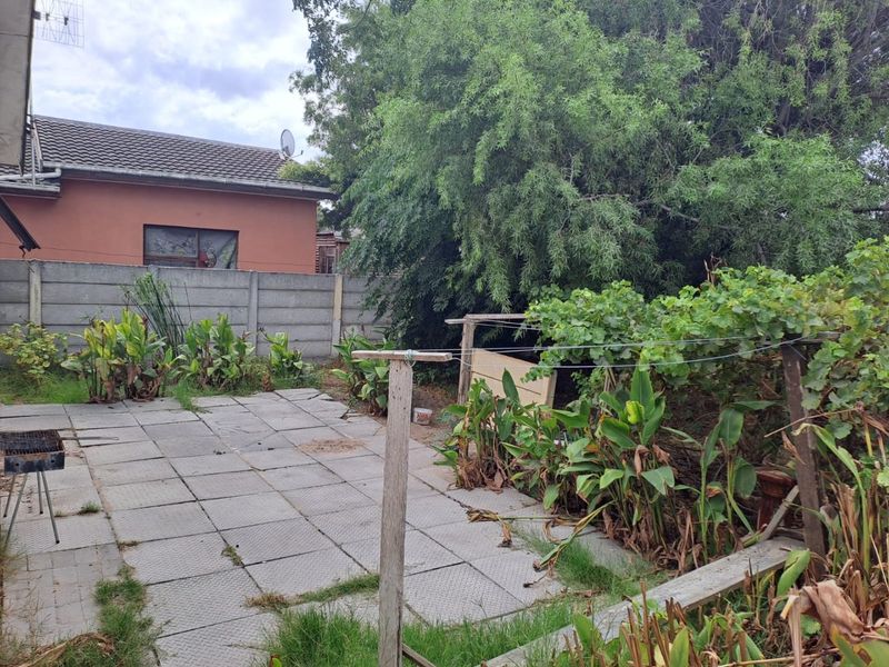 This cozy family home is a great way to start - Photo 4