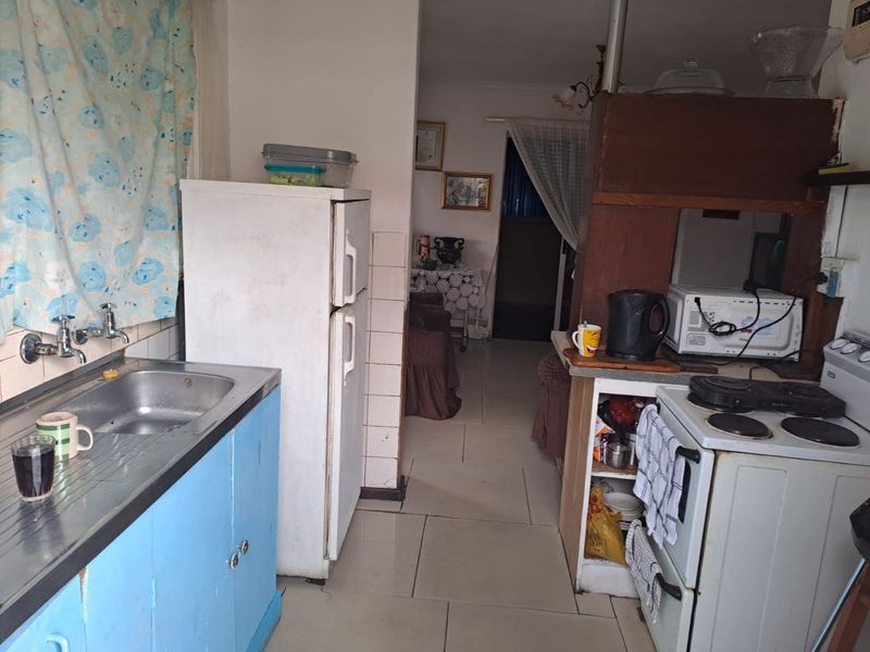 This cozy family home is a great way to start - Photo 8