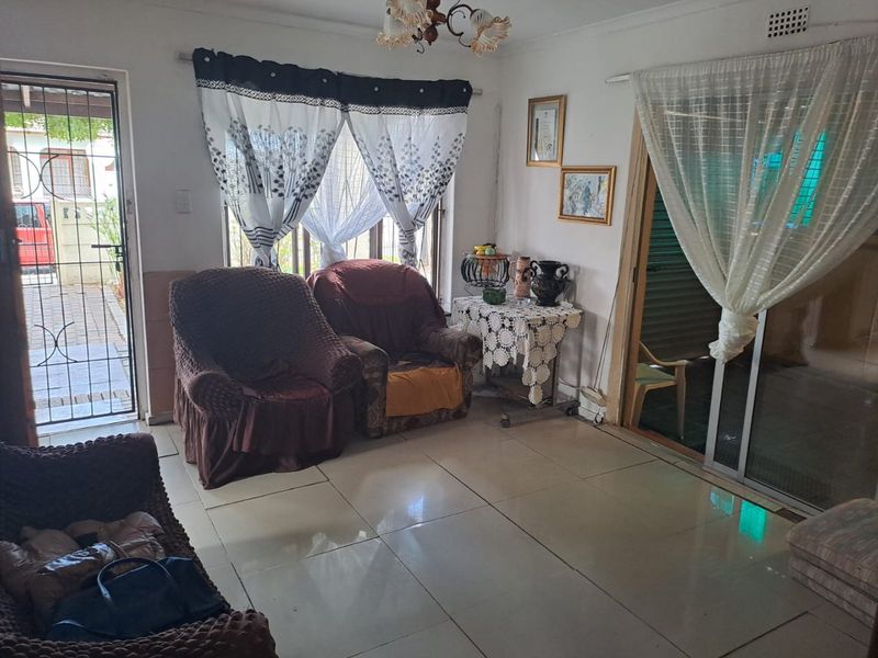 This cozy family home is a great way to start - Photo 7