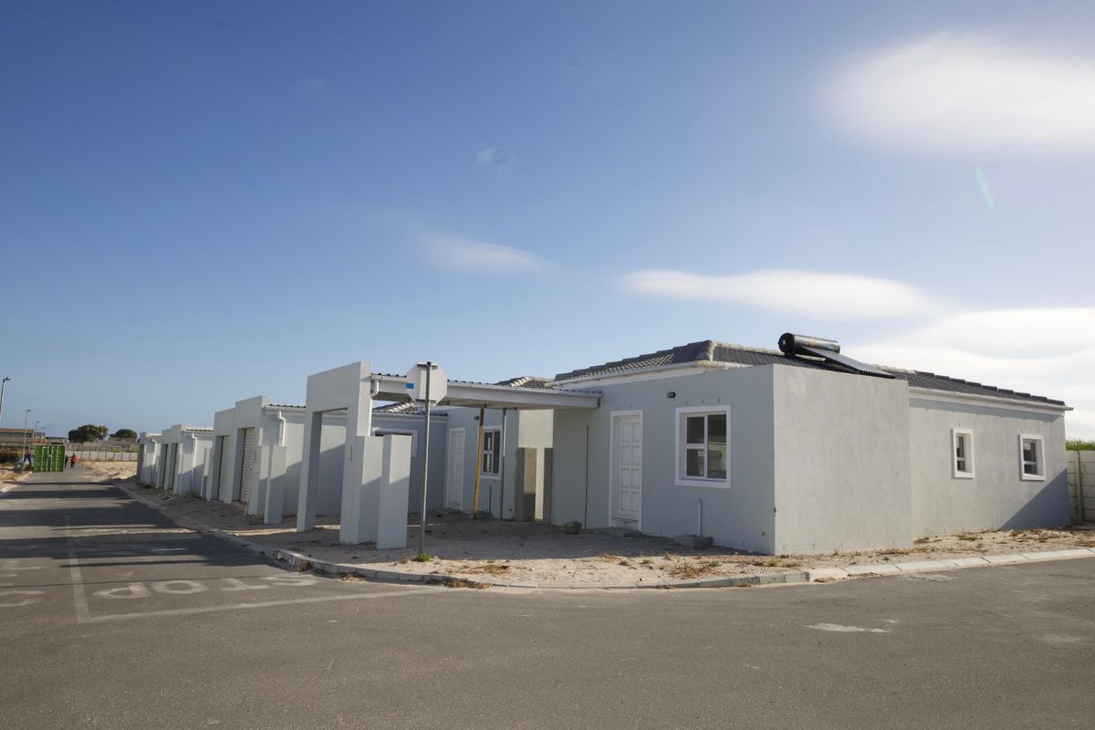 Brand new 3 Bedroom, 2 bathroom family homes ready to move in for sale - Photo 3